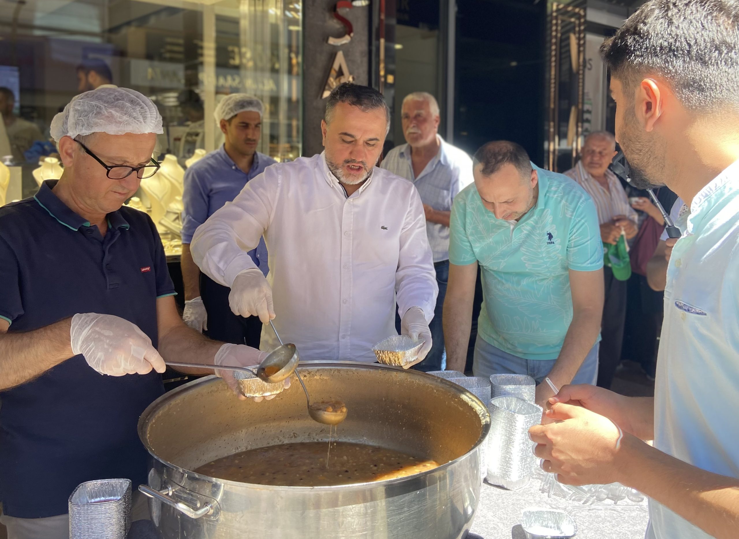 SAFİR KUYUMCULUK’TAN GELENEKSEL AŞURE HAYRI