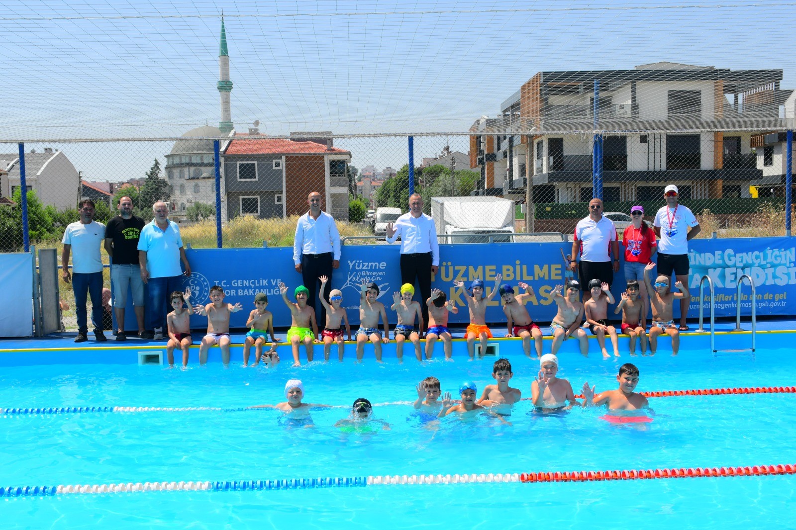 PORTATİF HAVUZLARA ÇOCUKLARIN İLGİSİ YOĞUN OLDU