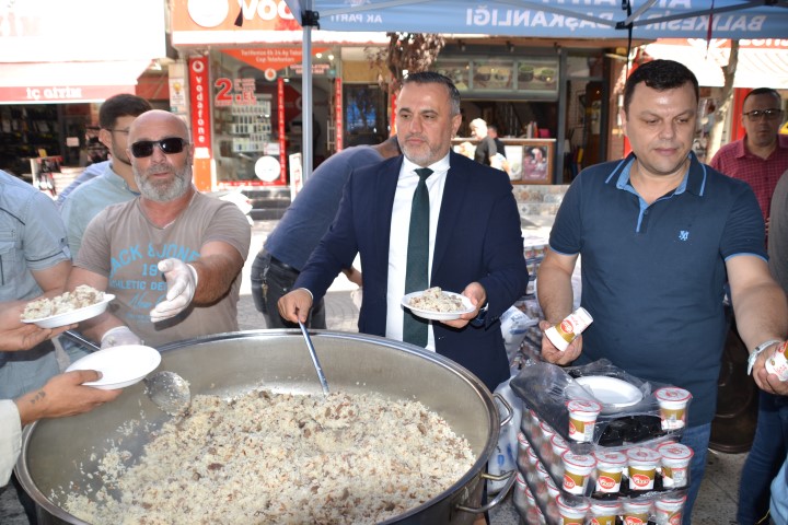 AK PARTİ’DEN PİLAV AYRAN HAYRI