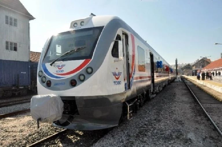 BANDIRMA – İZMİR TREN SEFERLERİ İKİYE ÇIKARILDI