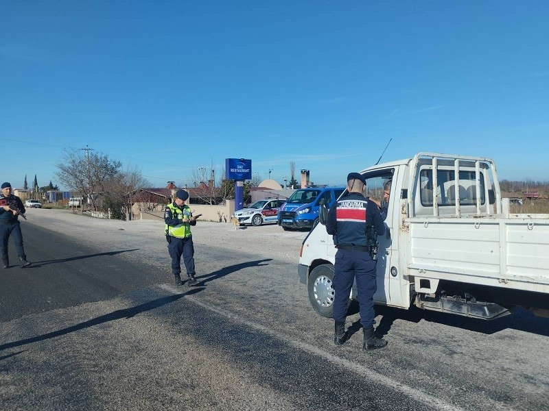 ÇEŞİTLİ SUÇLARDAN ARANAN 11 ŞAHIS TUTUKLANDI