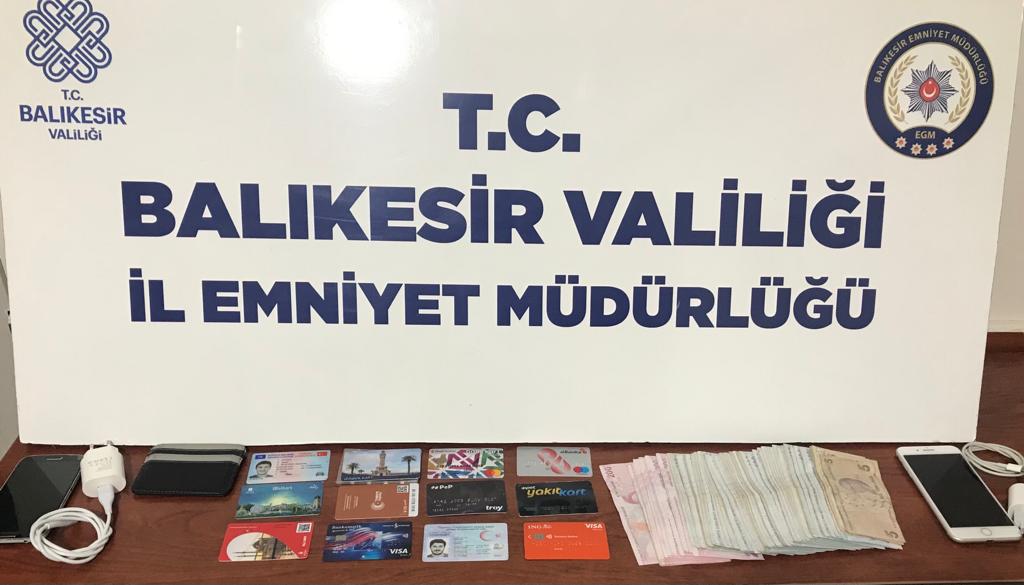 19 SUÇTAN ARANIYORDU, SAHTE KİMLİKLE GİZLENEN DOLANDIRICI YAKALANDI