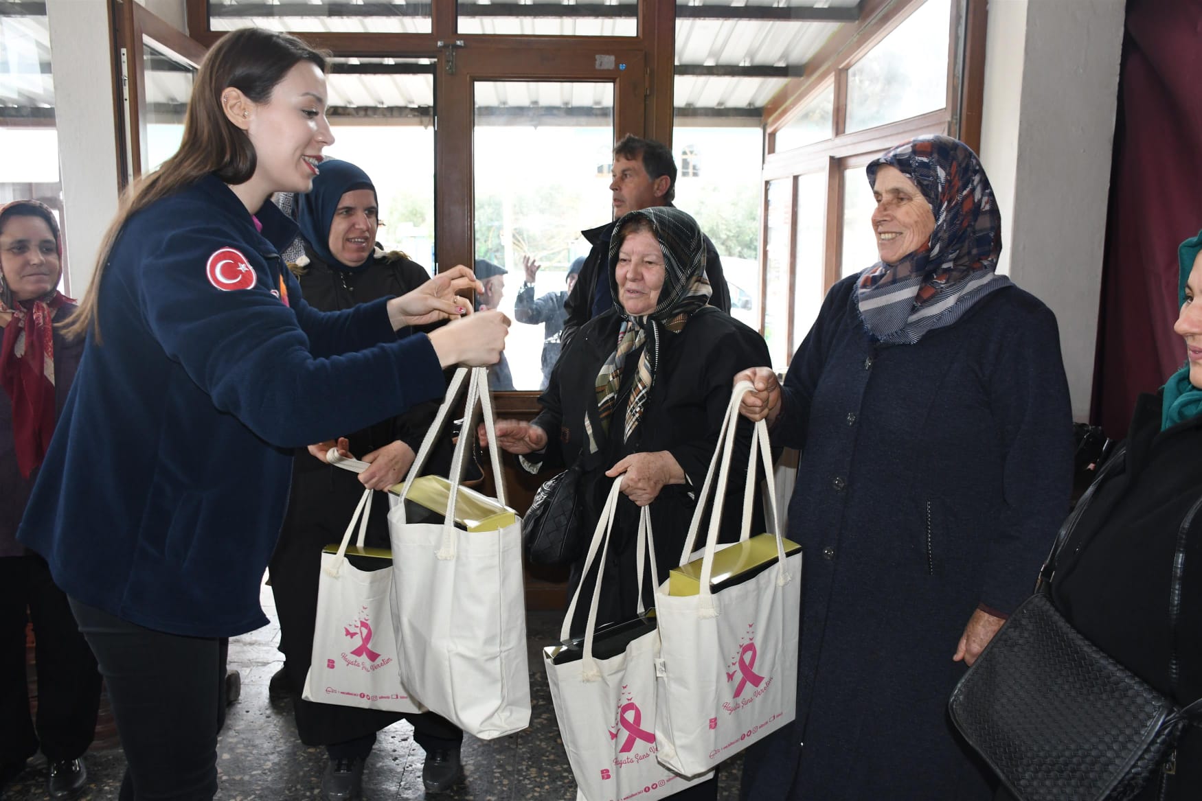 BÜYÜKŞEHİR GÖNEN’DE SAĞLIK TARAMASI YAPIYOR