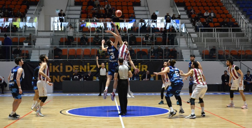 BORDO BK ÜSKÜDAR BELEDİYE TAKIMINI EZDİ GEÇTİ ( 86-63 )