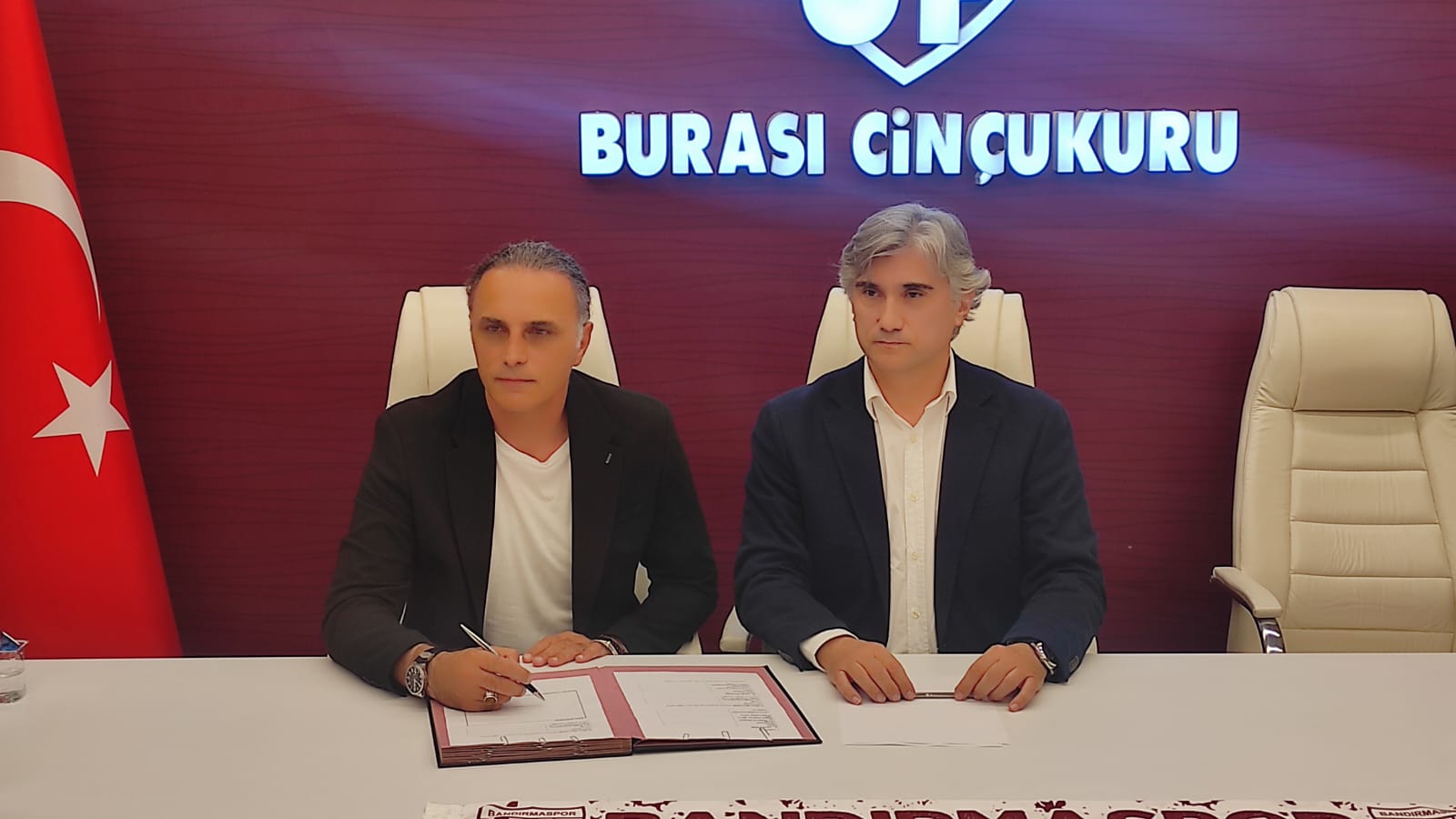 Bandırmaspor’da Serdar Kuter Başkanlığı’nda kurulan yeni yönetim Teknik Direktör Mustafa
