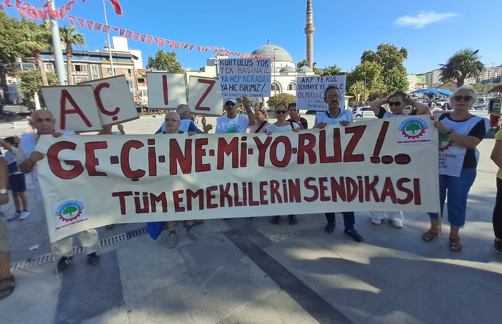 AÇIZ GEÇİNEMİYORUZ