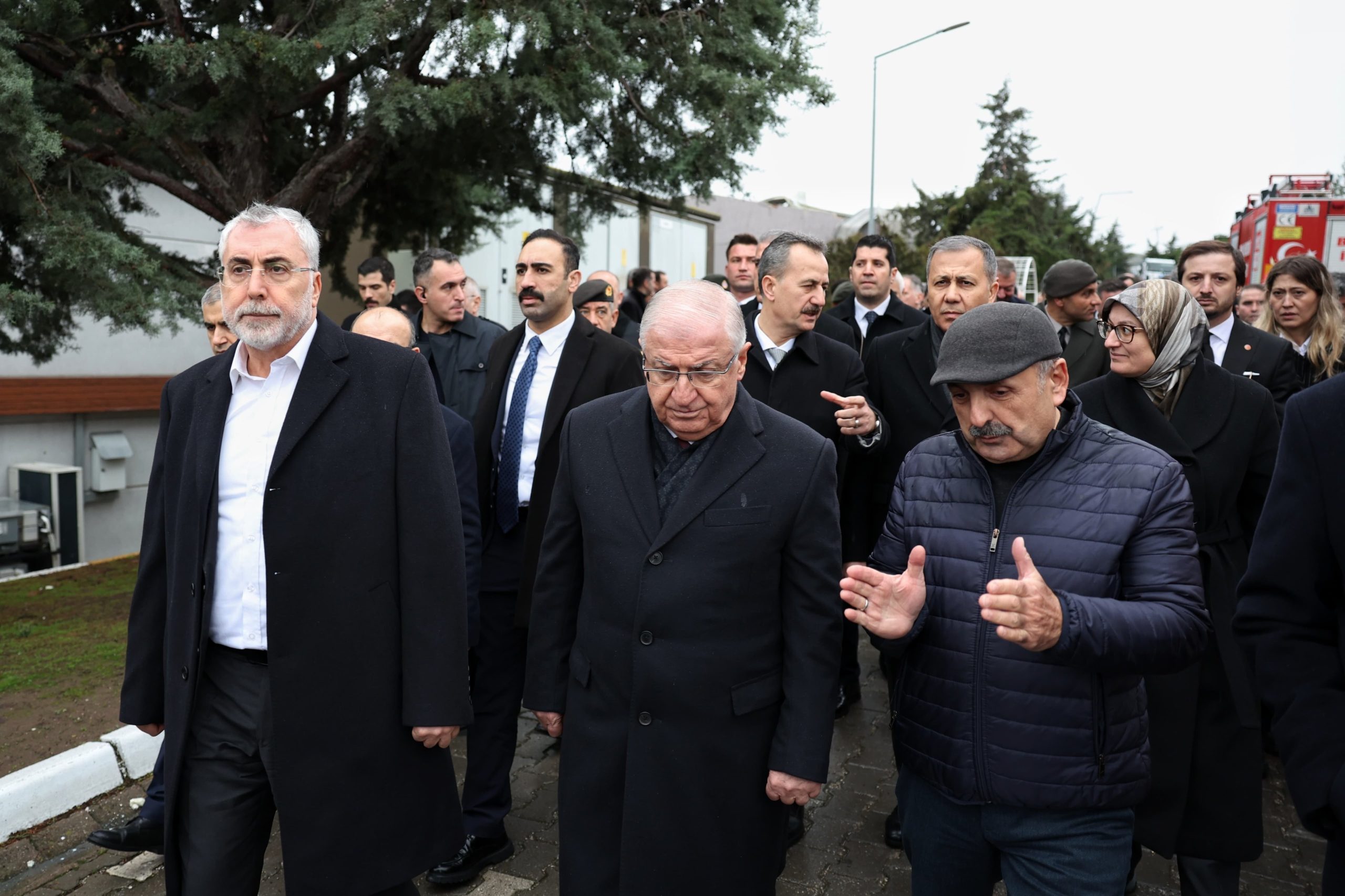 BAKAN GÜLER PATLAMA SONRASI İNCELEMELERDE BULUNDU