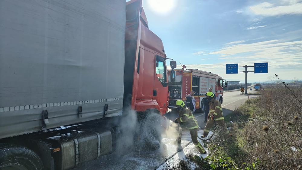 TIR YANGINI KISA SÜREDE SÖNDÜRÜLDÜ