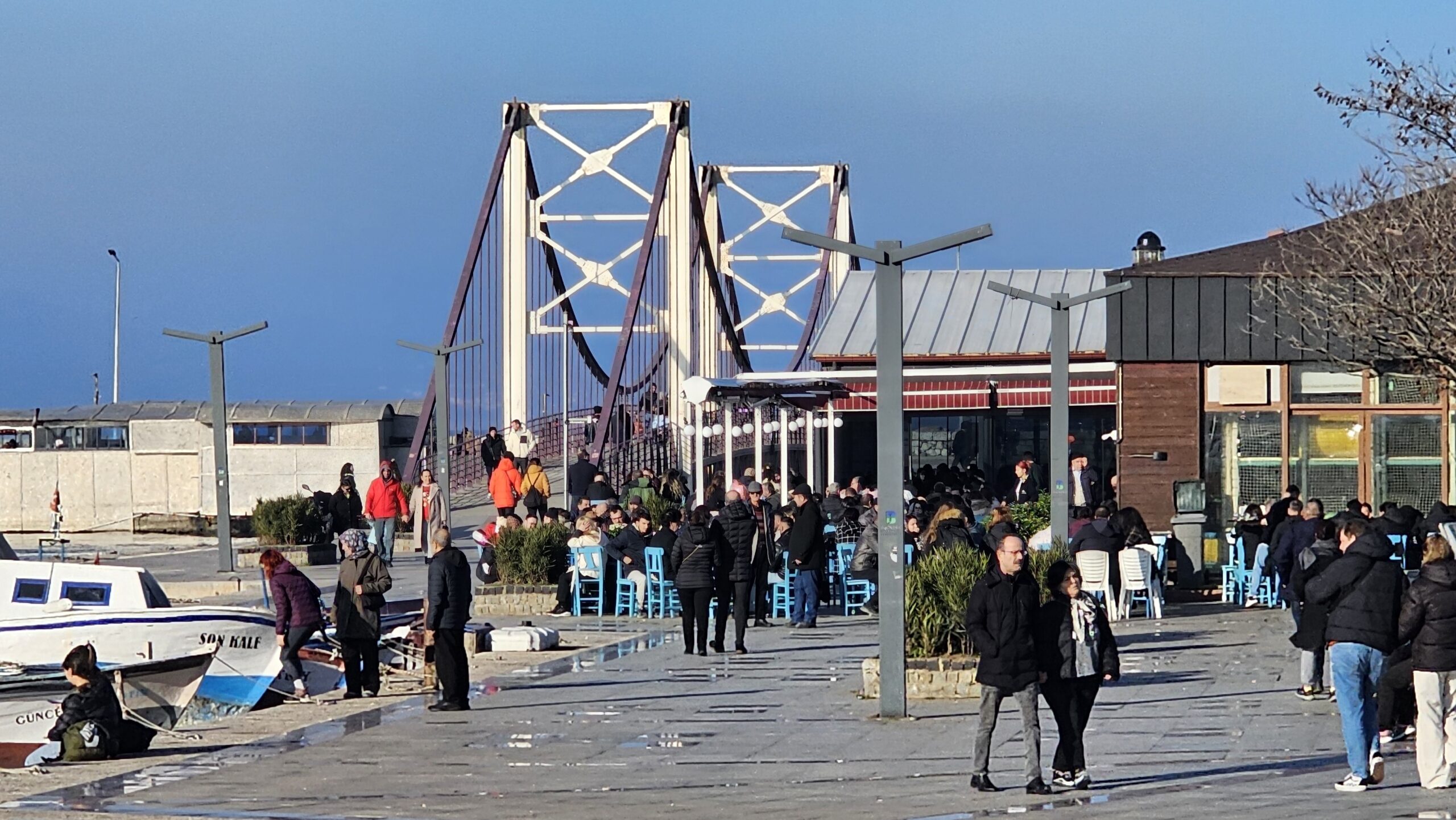 Bandırma’da sabah saatlerinde etkili olan sis, dağılarak yerini güneşli bir