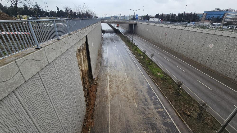 Bat-Çık duvarında hasar meydana geldi