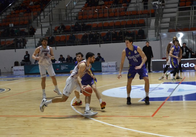 Bordo BK Kapaklıspor’u farklı yendi ( 96-59 )