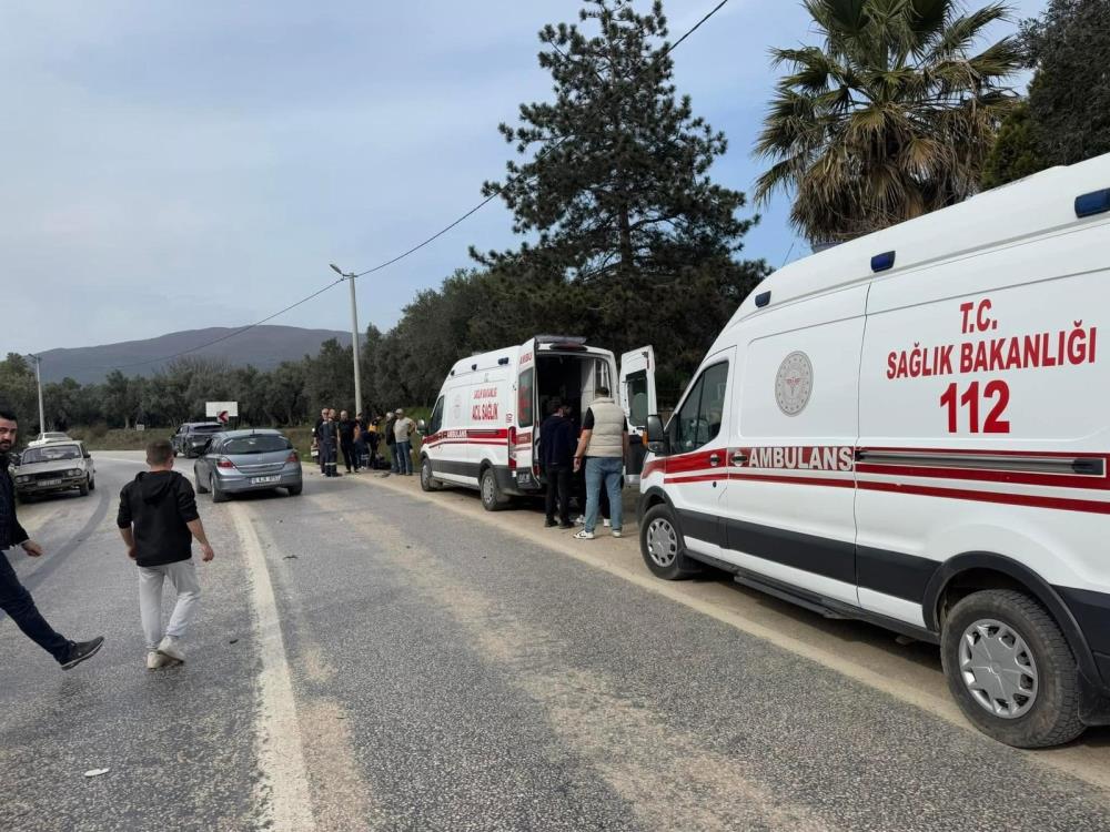 Erdek-Ocaklar yolunda zincirleme kaza: 3 Kişi yaralandı