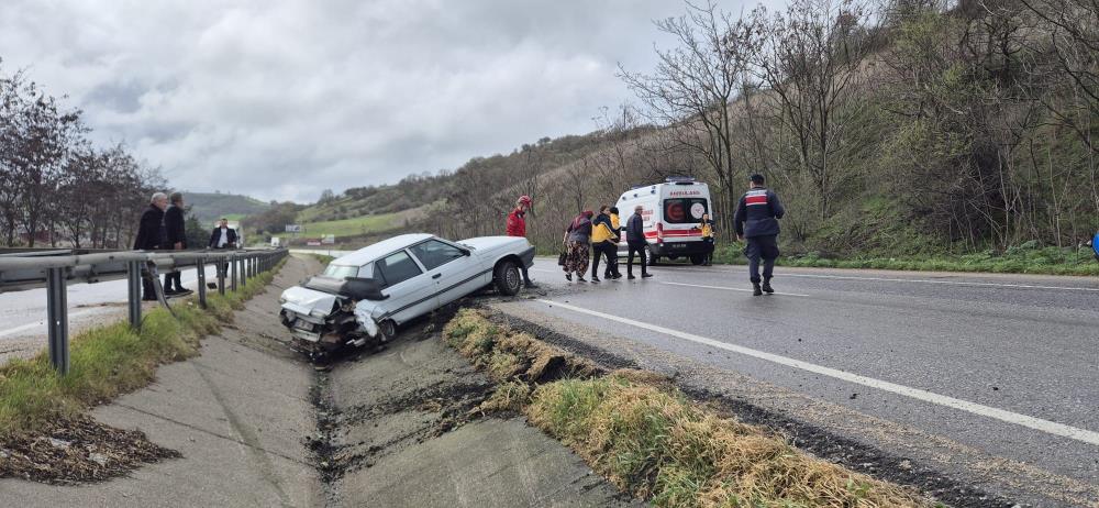  Refüje giren otomobildeki 2 kişi yaralandı