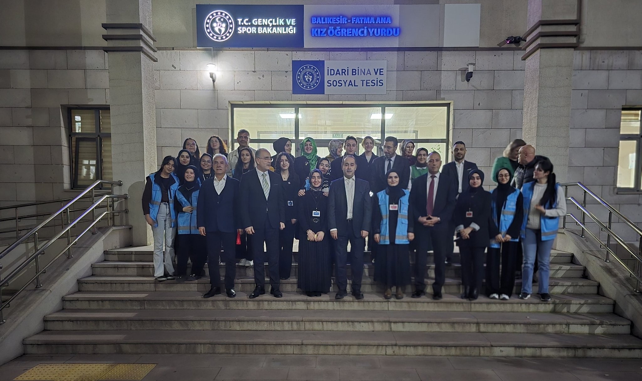 İlçe Kaymakamı Aksakal kız öğrencilerle iftar yaptı